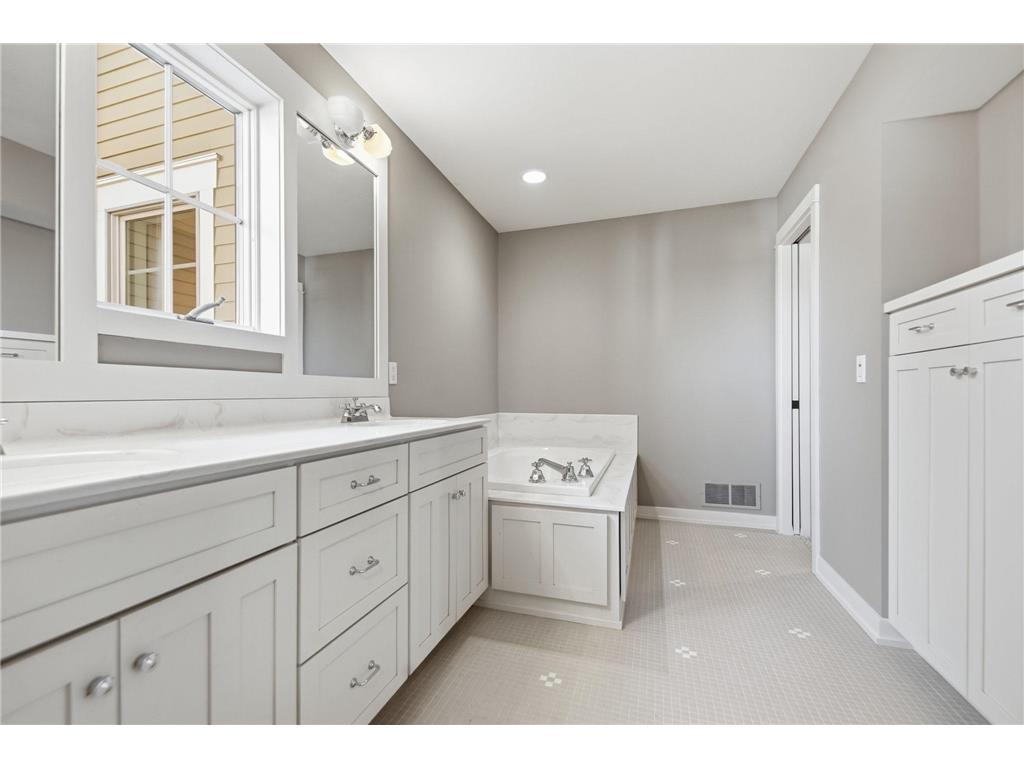 15706 Diamond Way Apple Valley MN 55124 - Cobblestone 7043756 image40