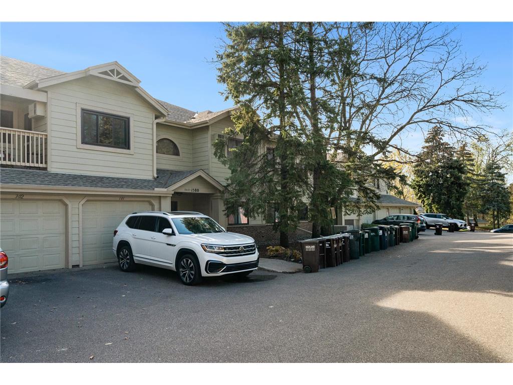 1580 Wheelock Lane #202 Saint Paul MN 55117 6627070 image1