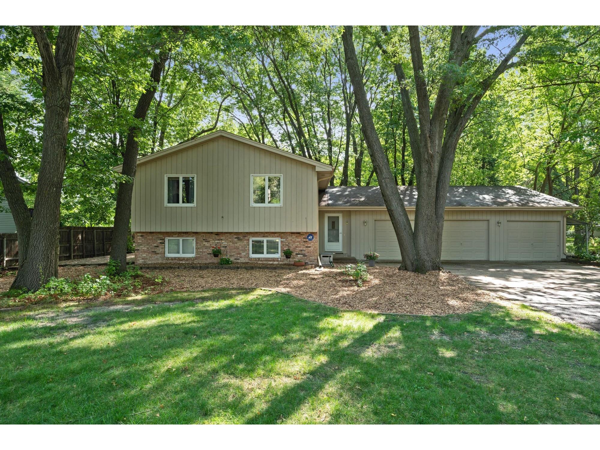 1585 Goodview Avenue N, Oakdale, MN, 55128 MLS 6086944 Edina Realty