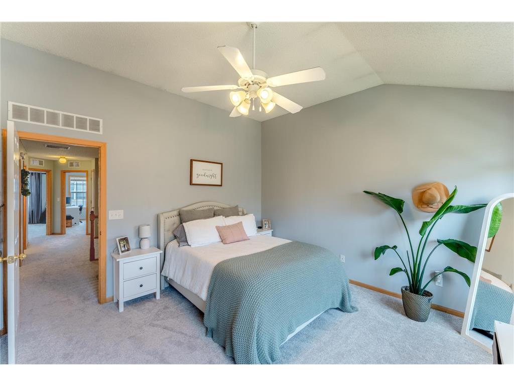 1586 Woodlynn Avenue #2 Maplewood MN 55109 7040350 image8