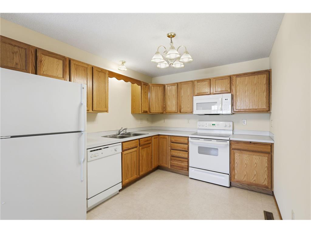 1587 County Road D E Maplewood MN 55109 7090581 image11