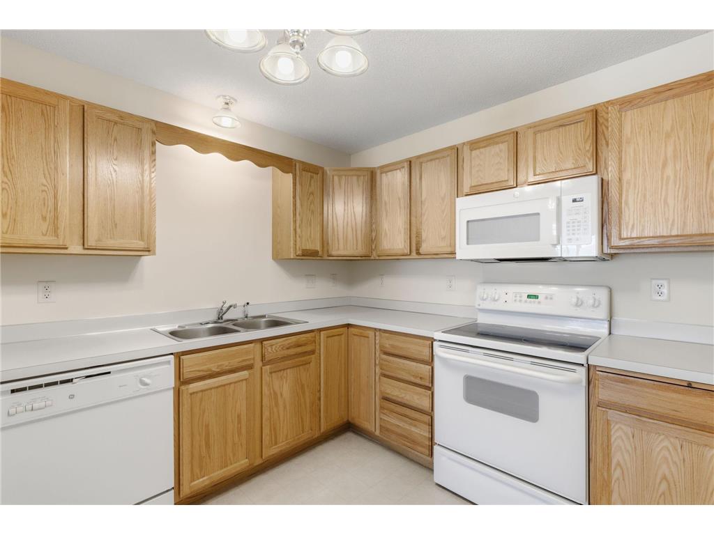 1587 County Road D E Maplewood MN 55109 7090581 image12