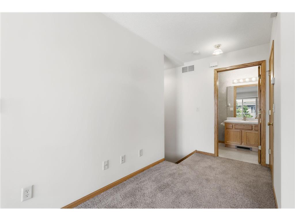 1587 County Road D E Maplewood MN 55109 7090581 image13