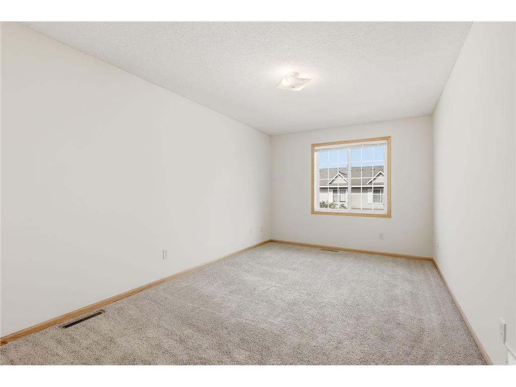 1587 County Road D E Maplewood MN 55109 7090581 image15