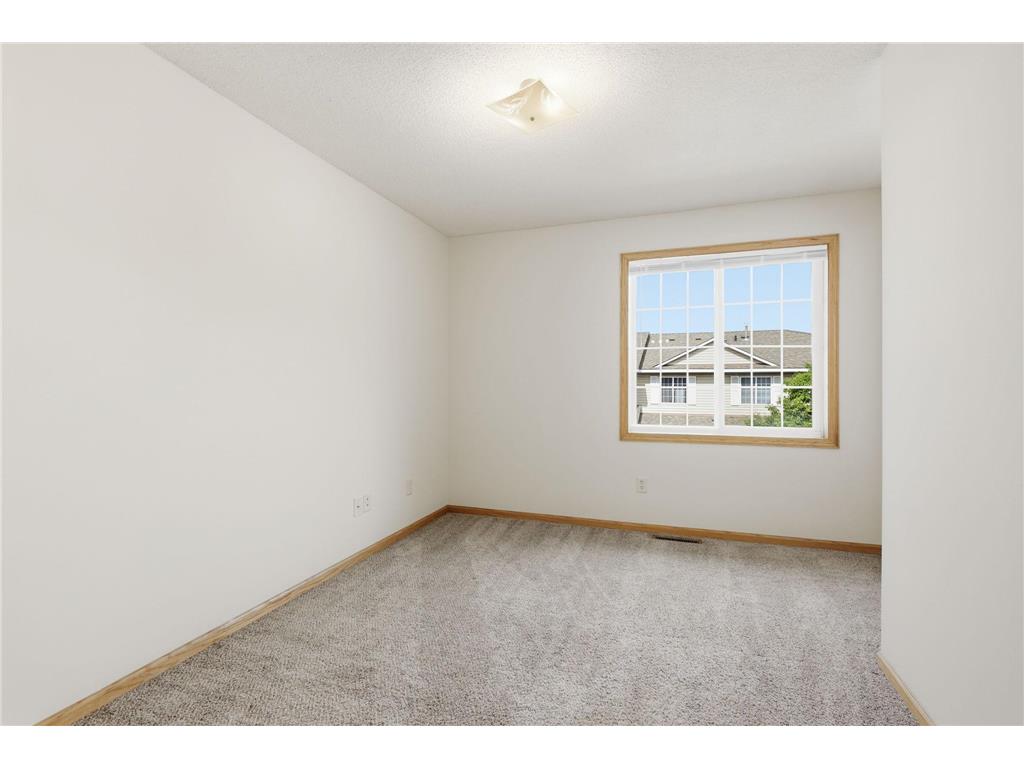1587 County Road D E Maplewood MN 55109 7090581 image17