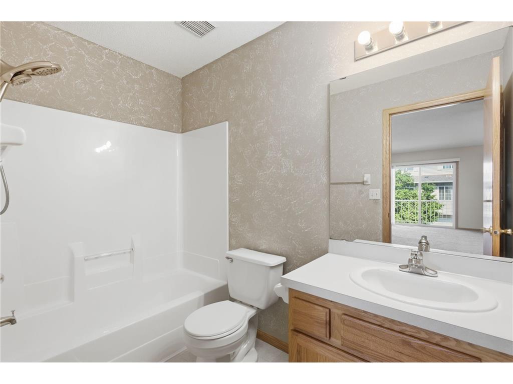 1587 County Road D E Maplewood MN 55109 7090581 image19