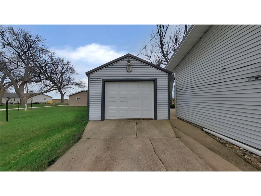 159 1st Avenue S Wood Lake MN 56297 7079970 image16