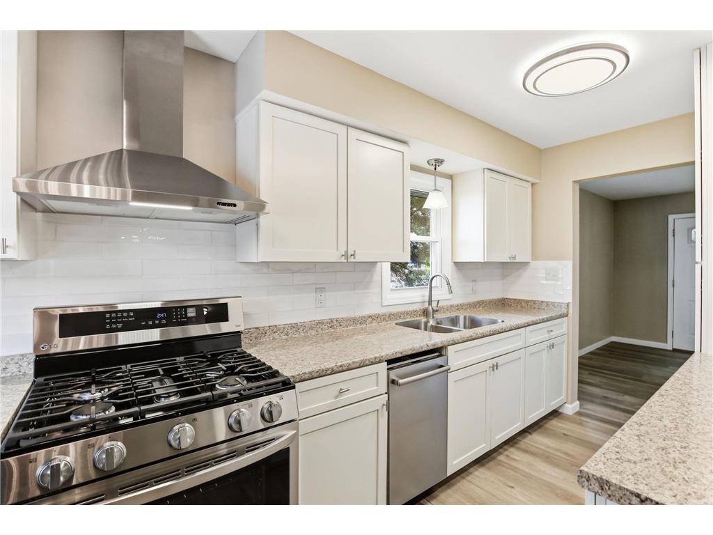 159 County Road C2 W Roseville MN 55113 7037447 image11