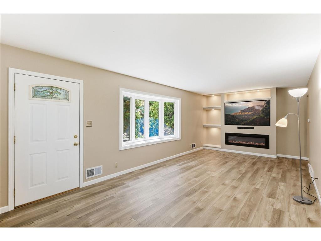 159 County Road C2 W Roseville MN 55113 7037447 image4