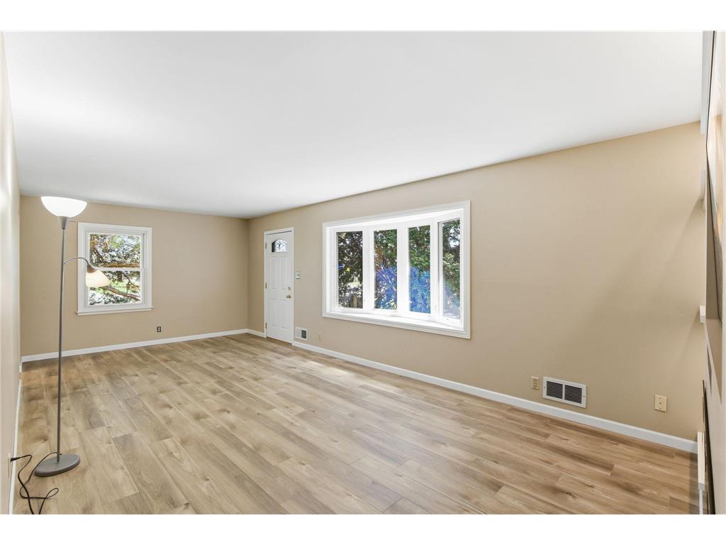159 County Road C2 W Roseville MN 55113 7037447 image7