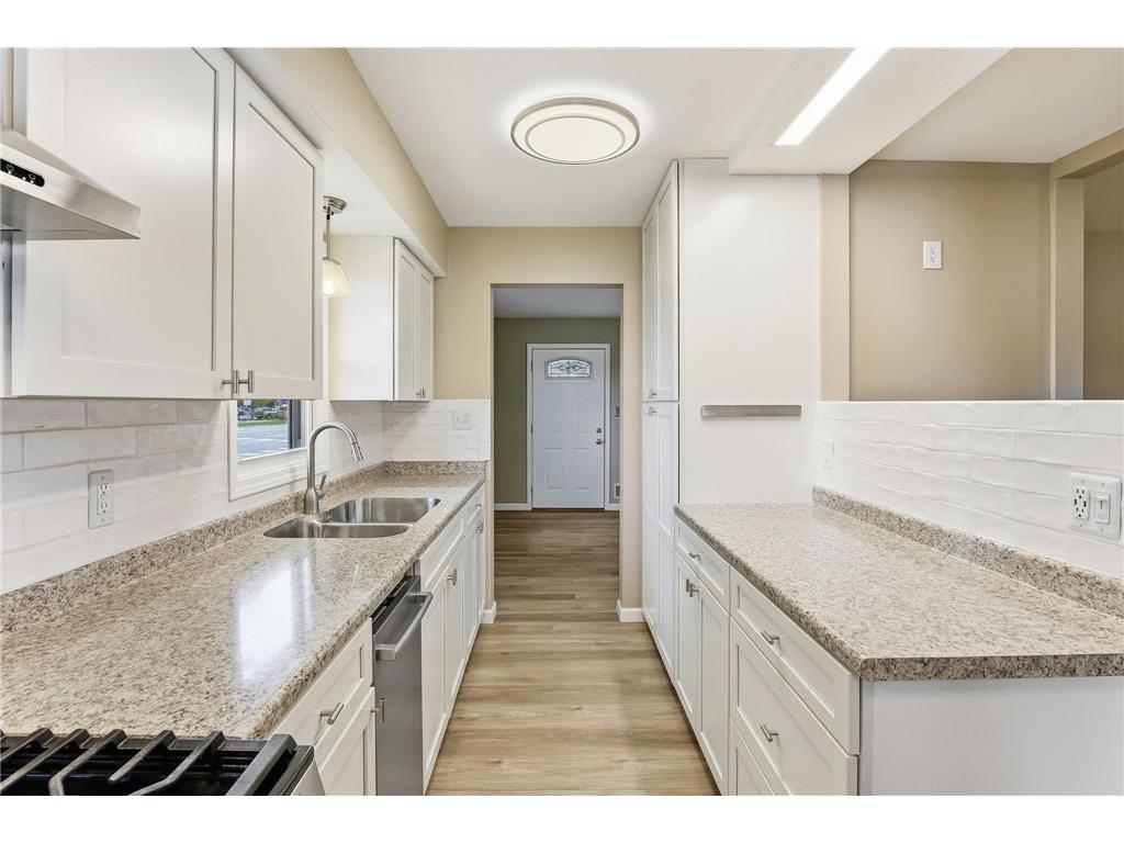 159 County Road C2 W Roseville MN 55113 7037447 image9