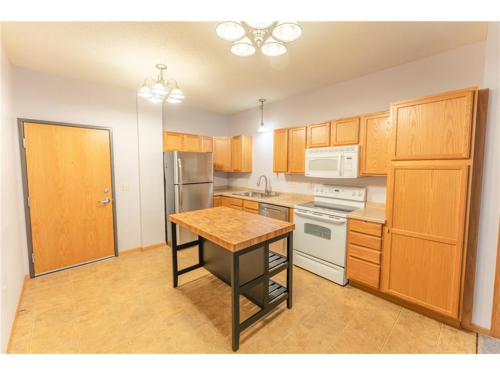 1590 Parkwood Drive #102 Woodbury MN 55125 7000478 image1