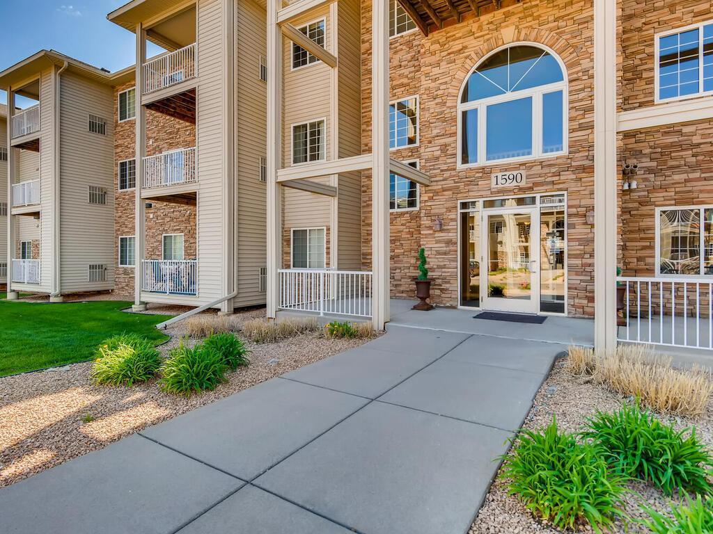 1590 Parkwood Drive 318, Woodbury, MN 55125 MLS 5754620 Edina Realty