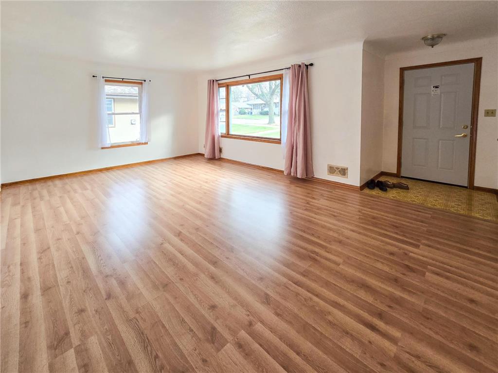 1591 Old Hudson Road Saint Paul MN 55106 6820211 image3