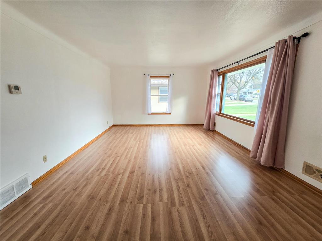 1591 Old Hudson Road Saint Paul MN 55106 6820211 image4