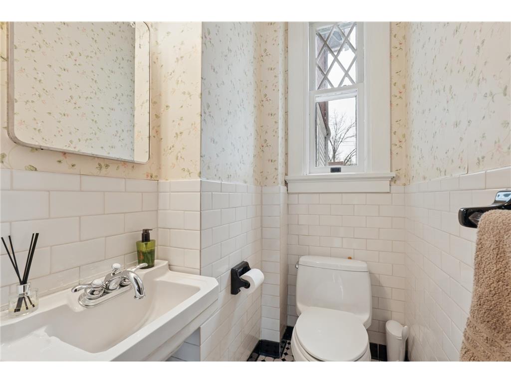 1591 Summit Avenue Saint Paul MN 55105 7013780 image42