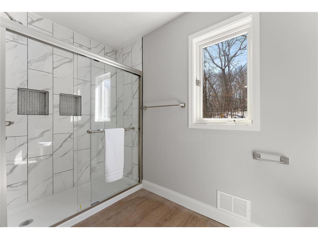 1592 Sherwood Court Eagan MN 55122 6814062 image34