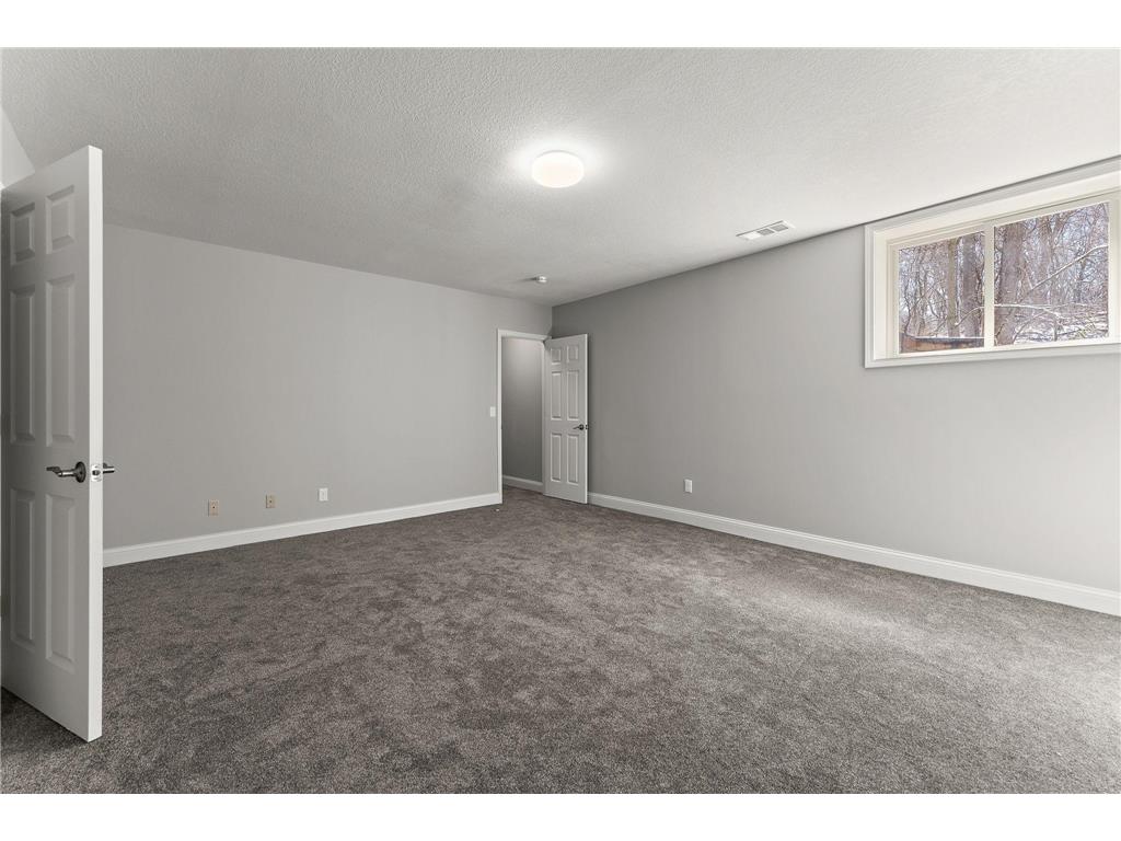 1592 Sherwood Court Eagan MN 55122 6814062 image36