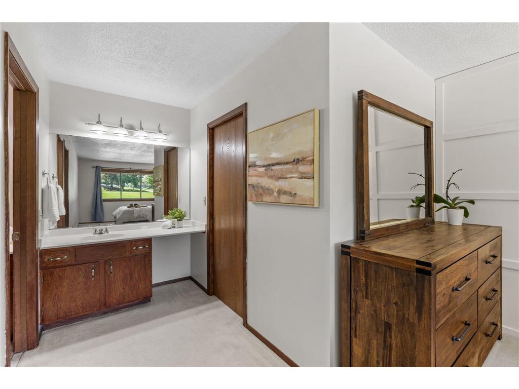 1595 Four Oaks Road Eagan MN 55121 6792739 image17