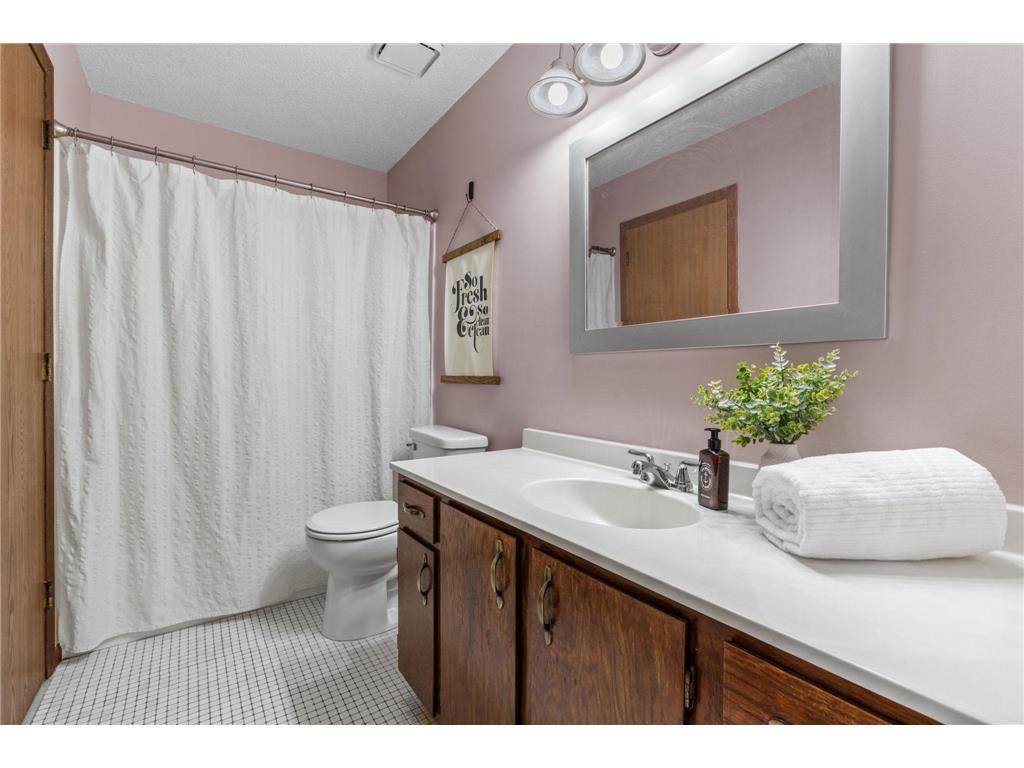 1595 Four Oaks Road Eagan MN 55121 6792739 image19