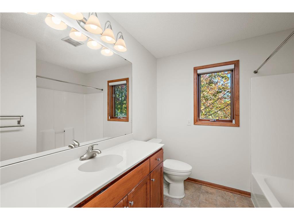 1598 Summit Shores Circle Burnsville MN 55306 7020727 image11