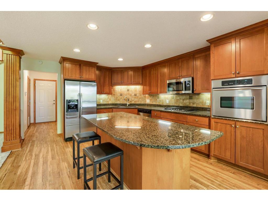 1598 Summit Shores Circle Burnsville MN 55306 7069983 image10