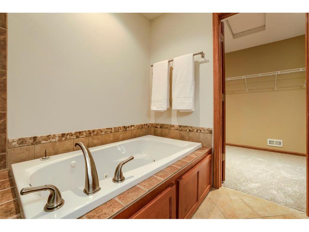 1598 Summit Shores Circle Burnsville MN 55306 7069983 image21