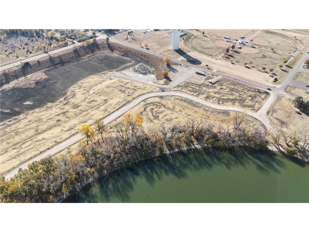 16 Cottonwood Lake Boulevard Windom MN 56101 - Cottonwood 6617714 image3