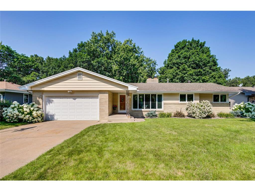 16 Oakwood Drive New Brighton MN 55112 6566212 image1