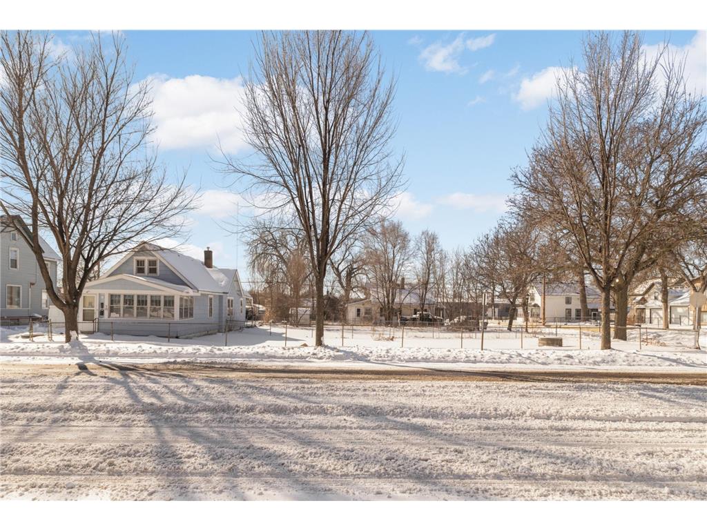 16 Sycamore Street E Saint Paul MN 55117 7036321 image1