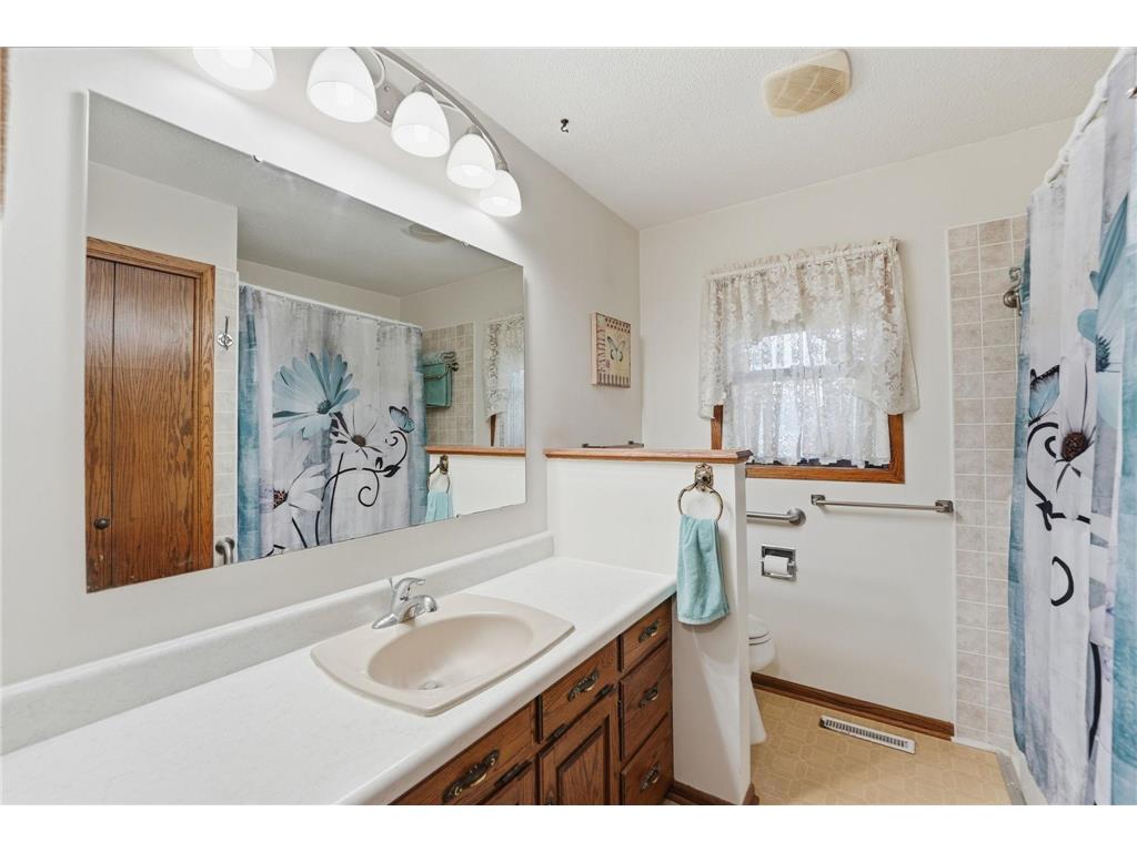 1600 7th Avenue SE Willmar MN 56201 7072084 image22