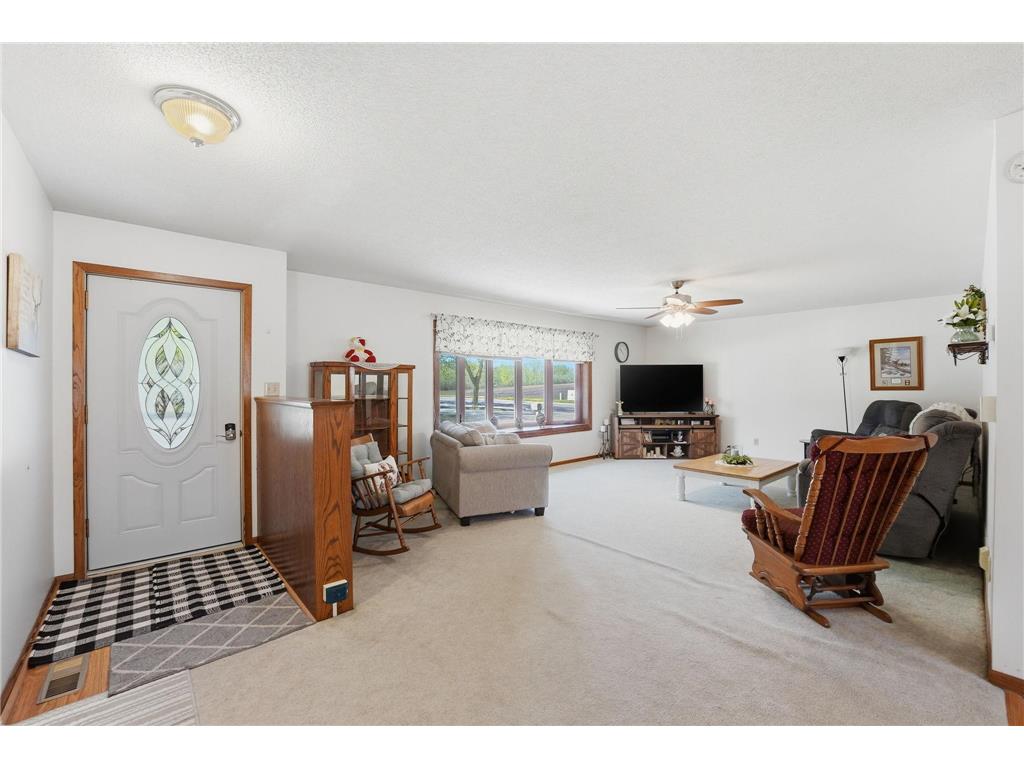 1600 7th Avenue SE Willmar MN 56201 7072084 image6