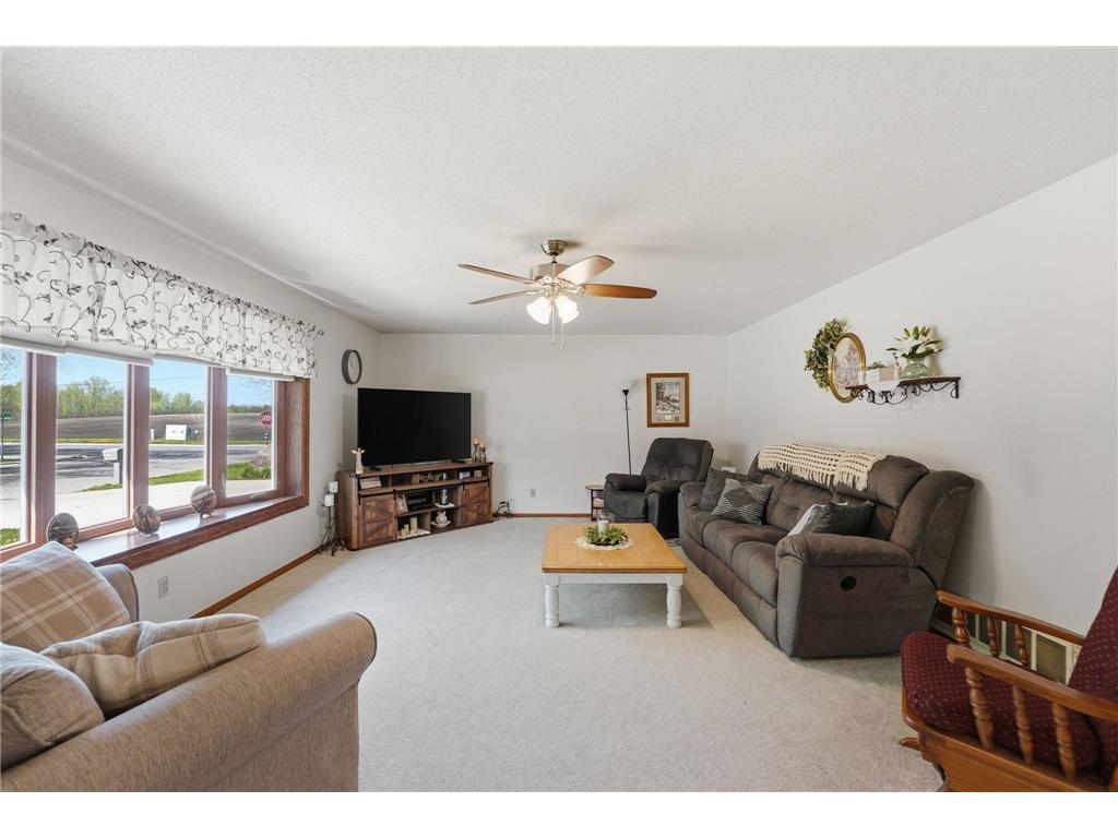 1600 7th Avenue SE Willmar MN 56201 7072084 image9
