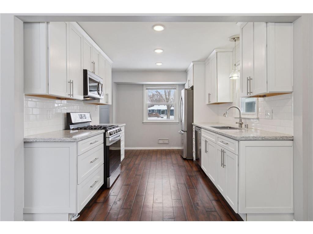 1600 W 86th Street Bloomington MN 55431 6627000 image1