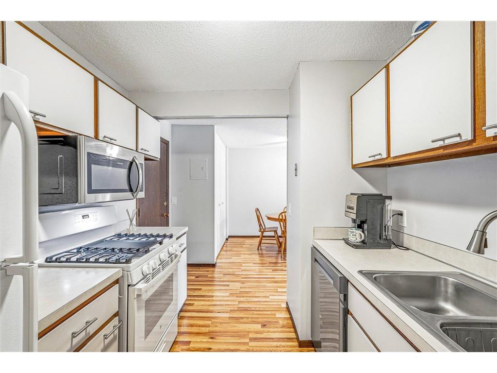 1601 N Innsbruck Drive #102NE Fridley MN 55432 7057711 image2