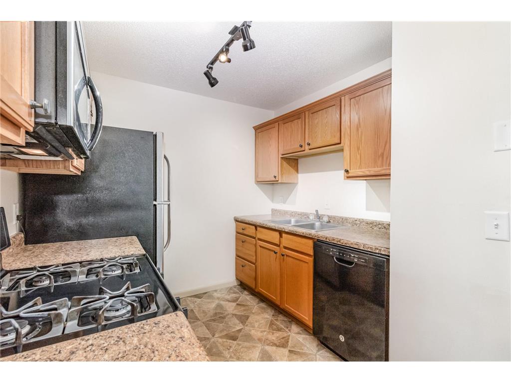 1601 N Innsbruck Drive NE #123 Fridley MN 55432 6812562 image6