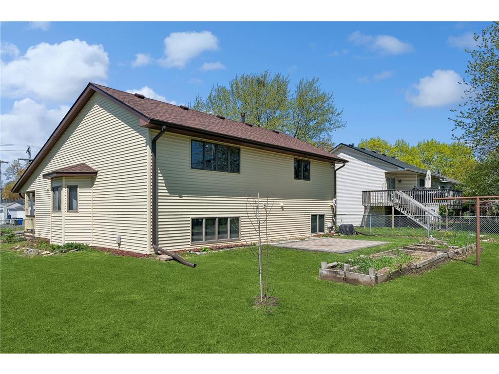 1602 Victoria Street N, Saint Paul, MN, 55117 | MLS: 6548447 | Edina Realty