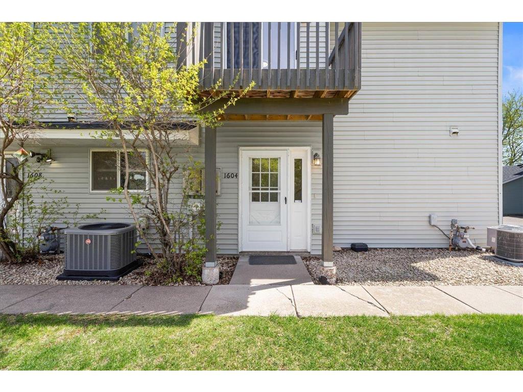 1604 Helmo Avenue N Oakdale MN 55128 7089679 image1