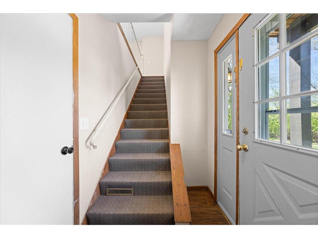 1604 Helmo Avenue N Oakdale MN 55128 7089679 image2