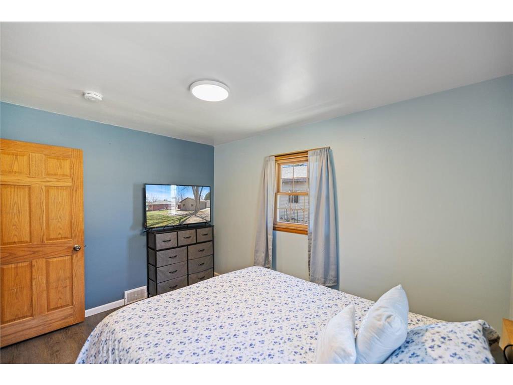 1605 Knight Avenue N Glencoe MN 55336 7014901 image19