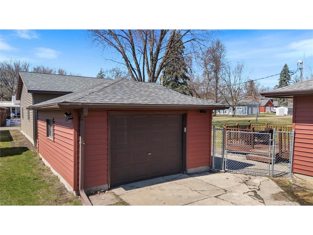 1605 Knight Avenue N Glencoe MN 55336 7014901 image2
