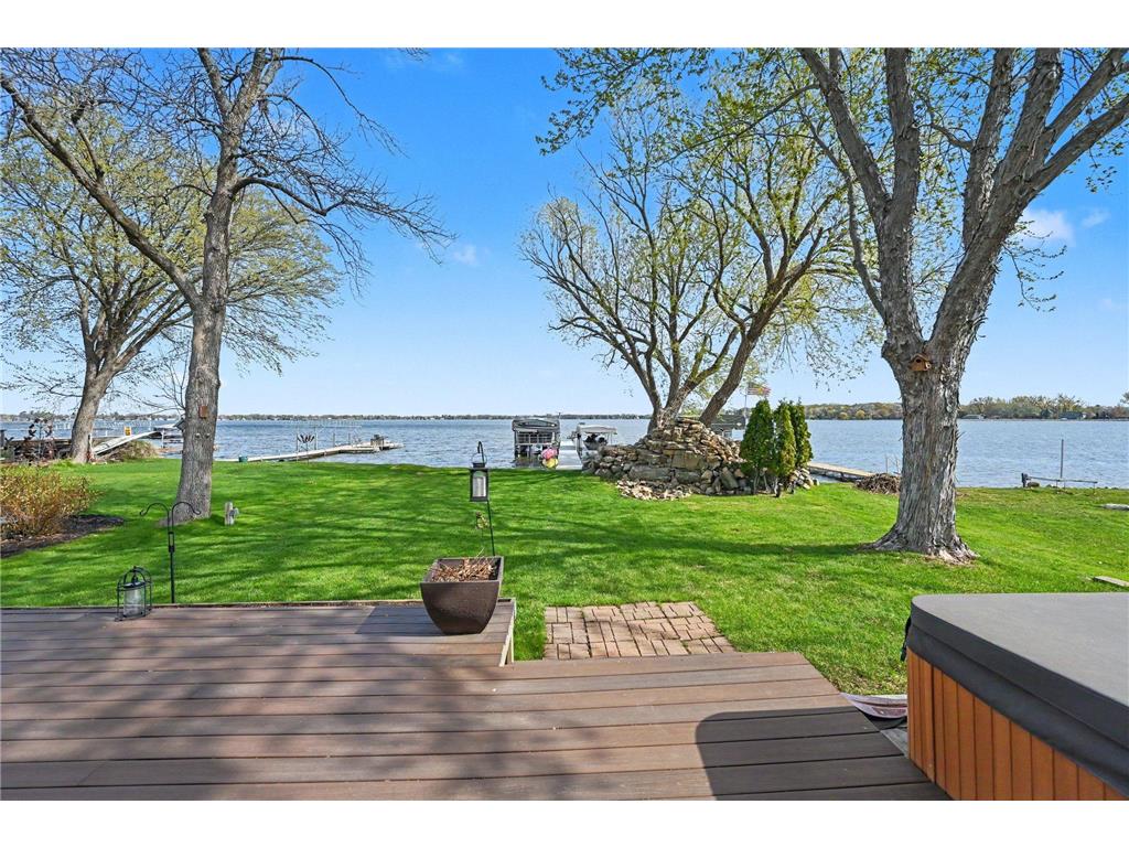 1607 Beach Drive SE Forest Lake MN 55025 - Forest 7030147 image1