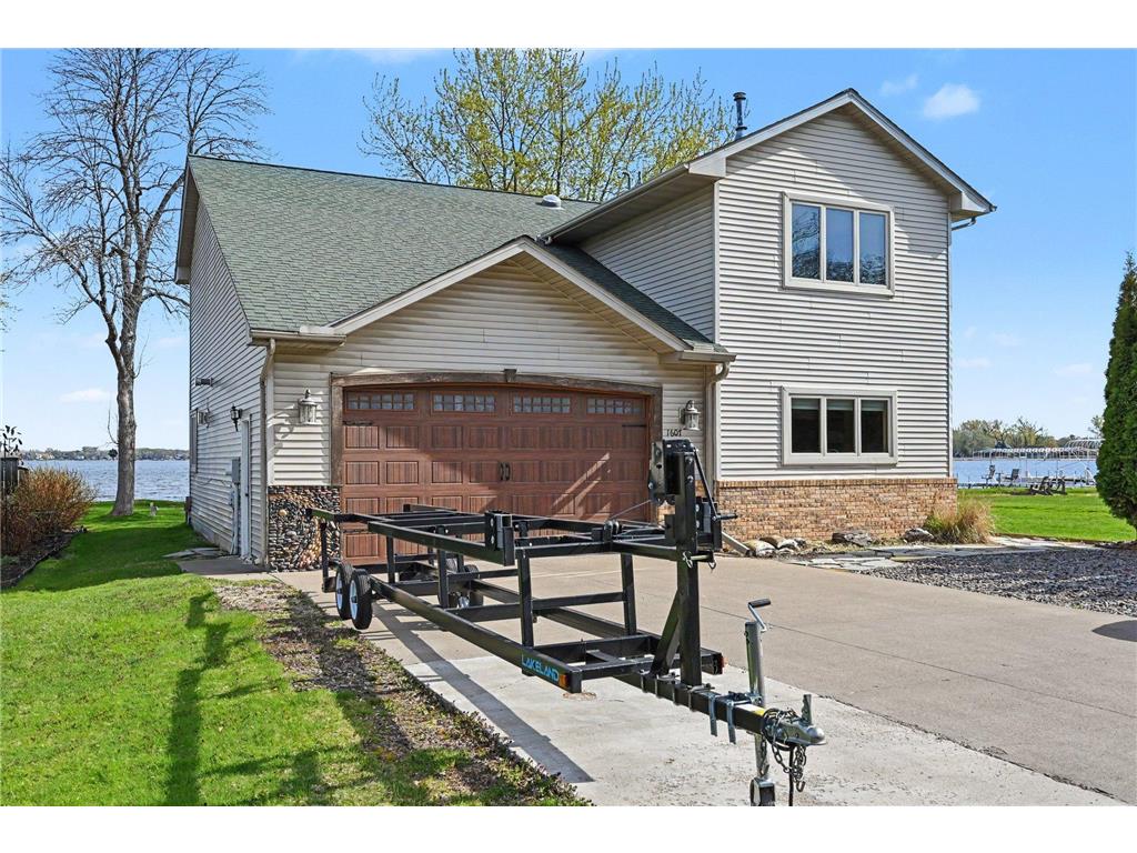 1607 Beach Drive SE Forest Lake MN 55025 - Forest 7030147 image3