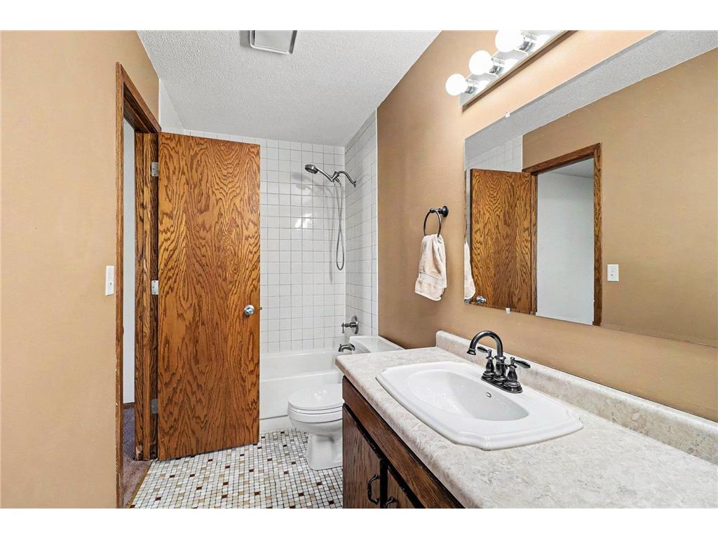 1608 106th Avenue NW Coon Rapids MN 55433 7050106 image8