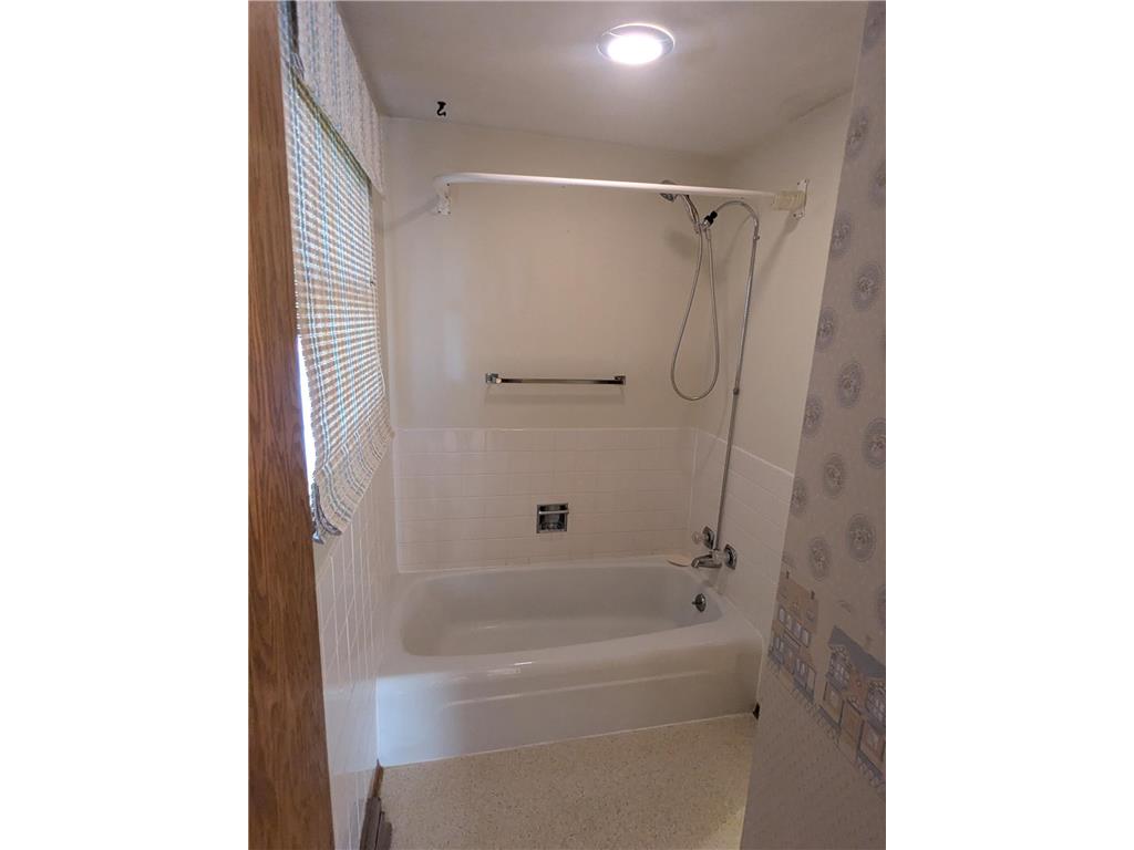 1608 Plainview Lane Albert Lea MN 56007 6787262 image12