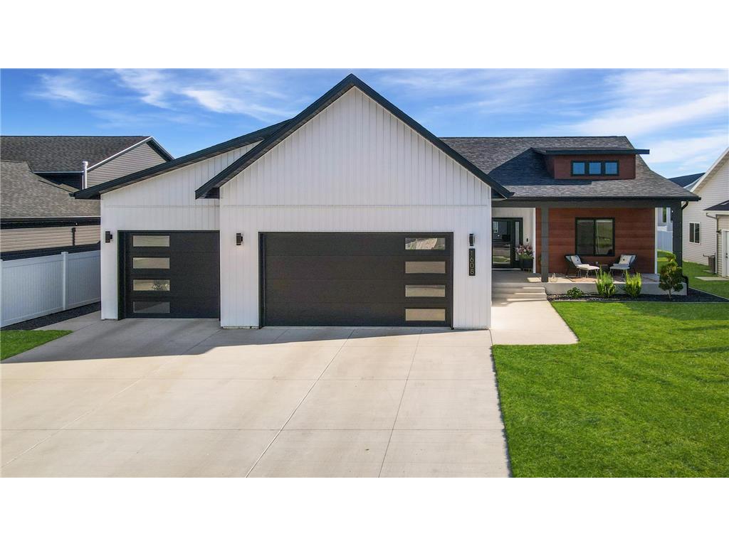 1608 Woodlands Way SE Minot ND 58701 6779940 image1