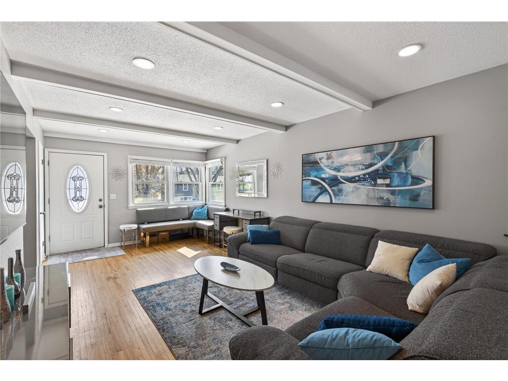 1609 Hillsboro Avenue N Golden Valley MN 55427 7040663 image1