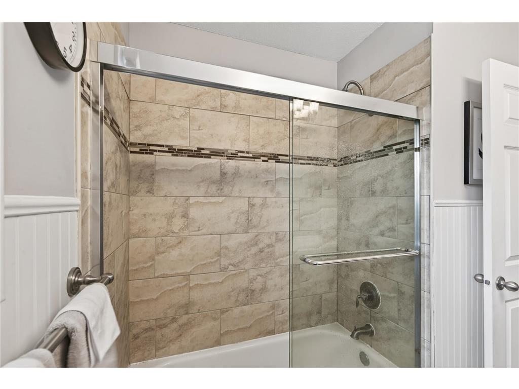 1609 Hillsboro Avenue N Golden Valley MN 55427 7040663 image16