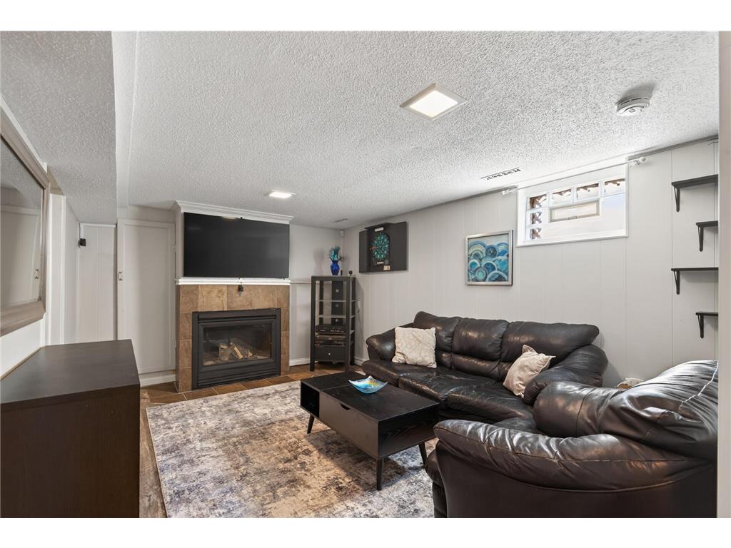 1609 Hillsboro Avenue N Golden Valley MN 55427 7040663 image17