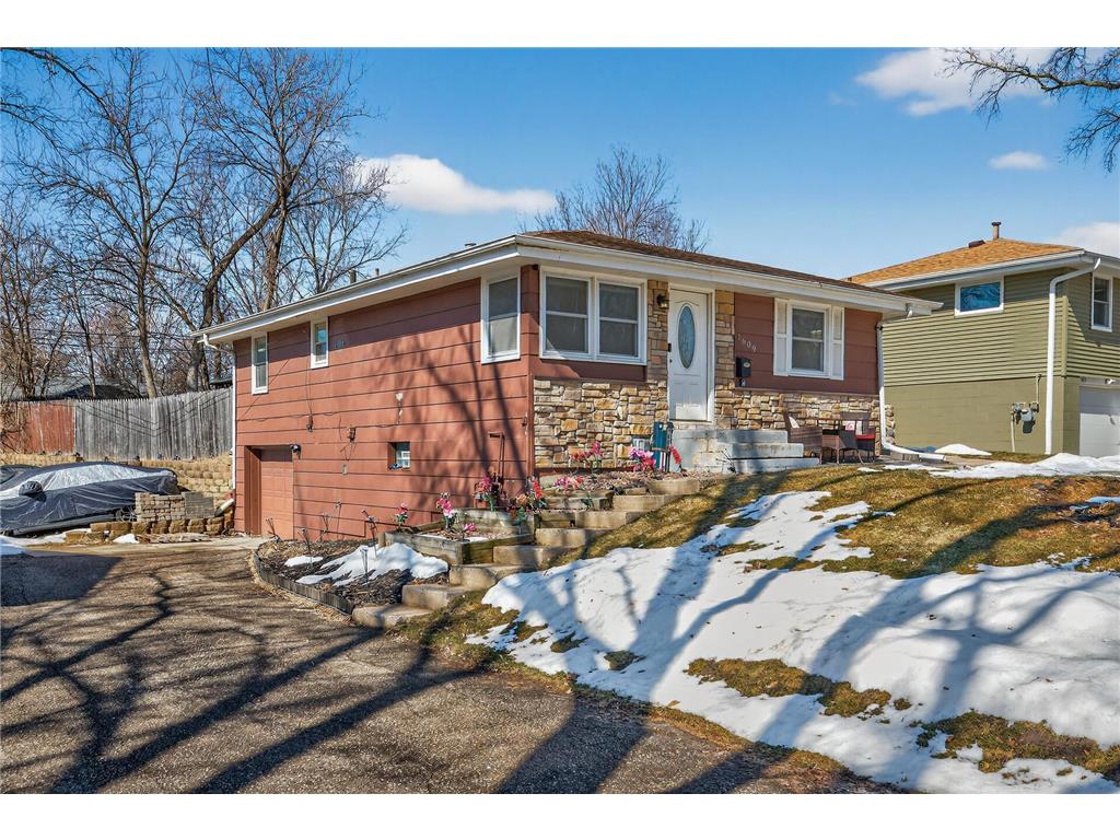 1609 Hillsboro Avenue N Golden Valley MN 55427 7040663 image2